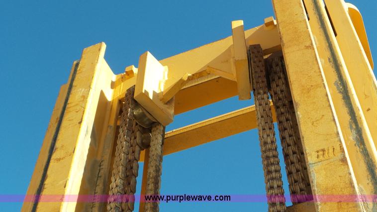 image for item J8404 2005 Case 586G forklift