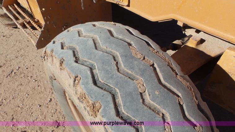 image for item J8404 2005 Case 586G forklift