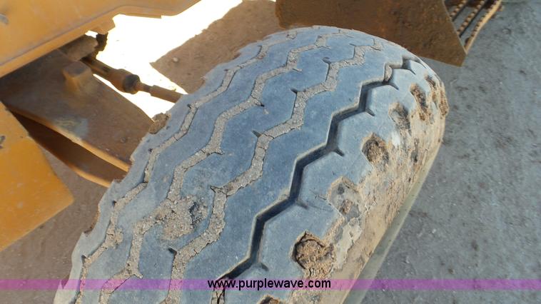 image for item J8404 2005 Case 586G forklift