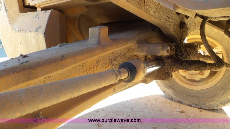 image for item J8404 2005 Case 586G forklift