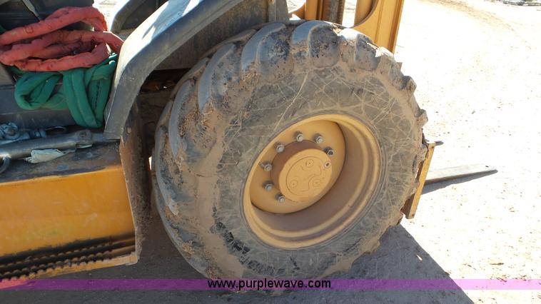 image for item J8404 2005 Case 586G forklift