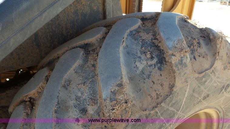 image for item J8404 2005 Case 586G forklift