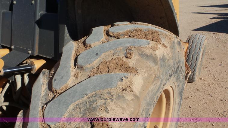 image for item J8404 2005 Case 586G forklift