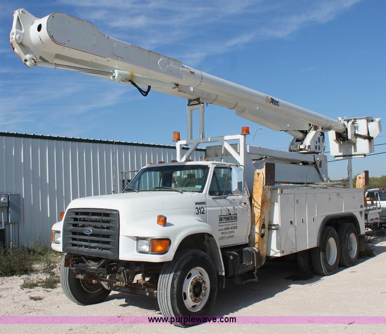 image for item L4464 1998 Ford FT900 bucket truck