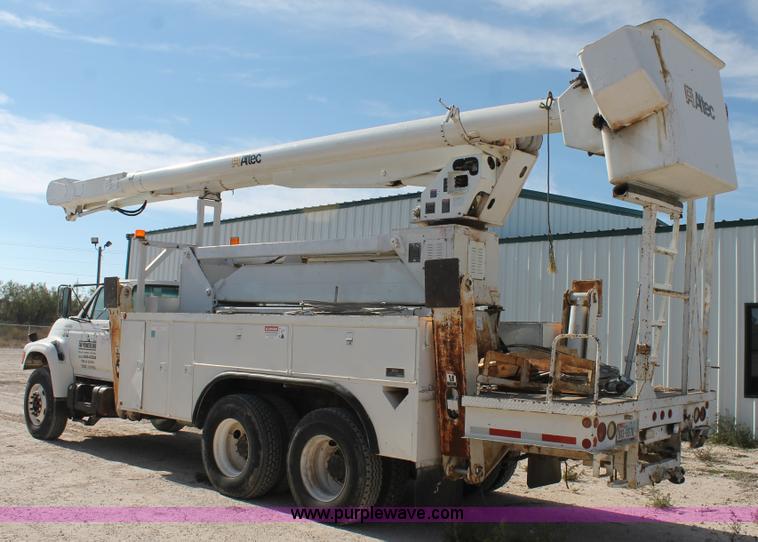 image for item L4464 1998 Ford FT900 bucket truck