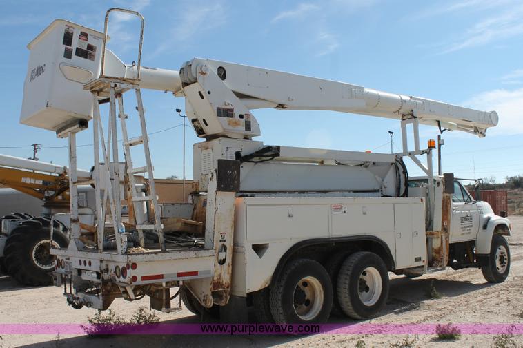 image for item L4464 1998 Ford FT900 bucket truck