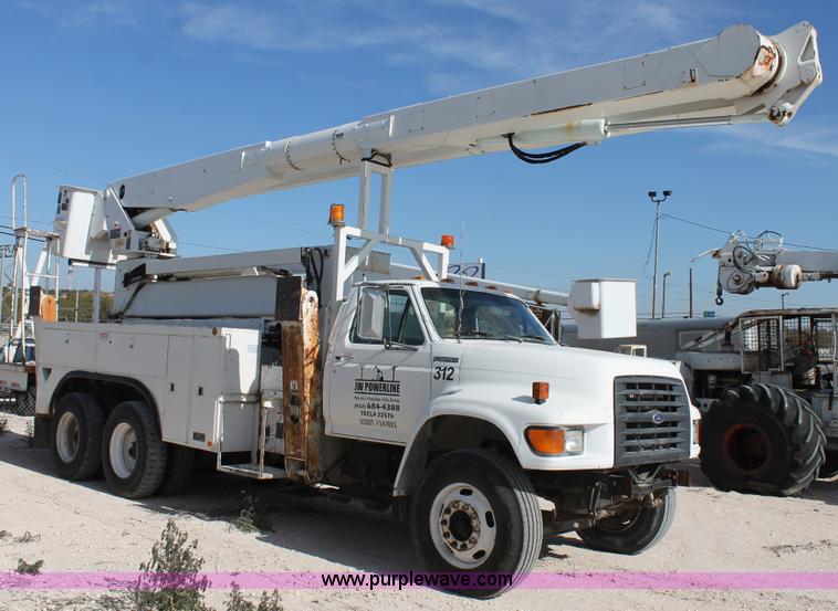 image for item L4464 1998 Ford FT900 bucket truck