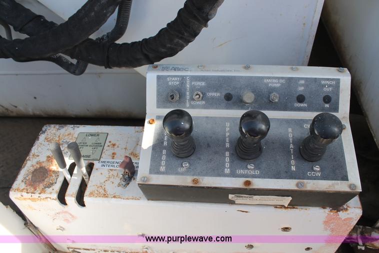 image for item L4464 1998 Ford FT900 bucket truck