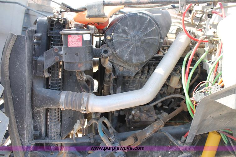 image for item L4464 1998 Ford FT900 bucket truck