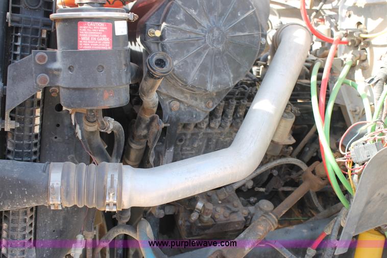 image for item L4464 1998 Ford FT900 bucket truck