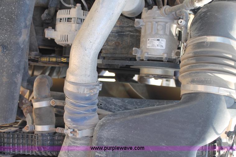 image for item L4464 1998 Ford FT900 bucket truck