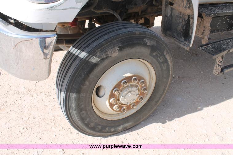 image for item L4466 2005 Ford F750 Super Duty bucket truck