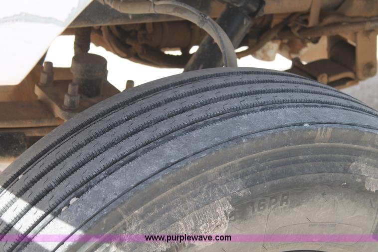 image for item L4466 2005 Ford F750 Super Duty bucket truck