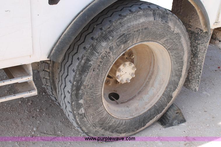 image for item L4466 2005 Ford F750 Super Duty bucket truck