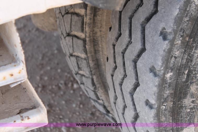 image for item L4466 2005 Ford F750 Super Duty bucket truck