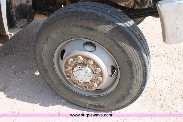 image for item L4466 2005 Ford F750 Super Duty bucket truck