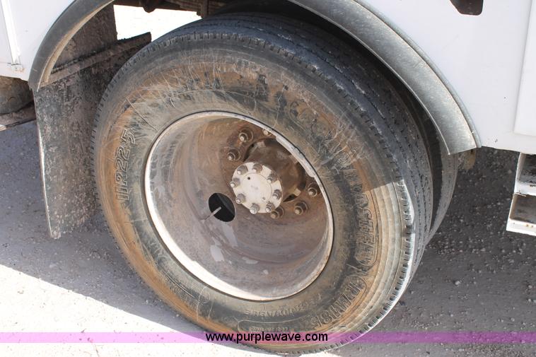 image for item L4466 2005 Ford F750 Super Duty bucket truck