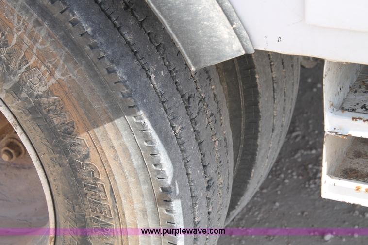 image for item L4466 2005 Ford F750 Super Duty bucket truck