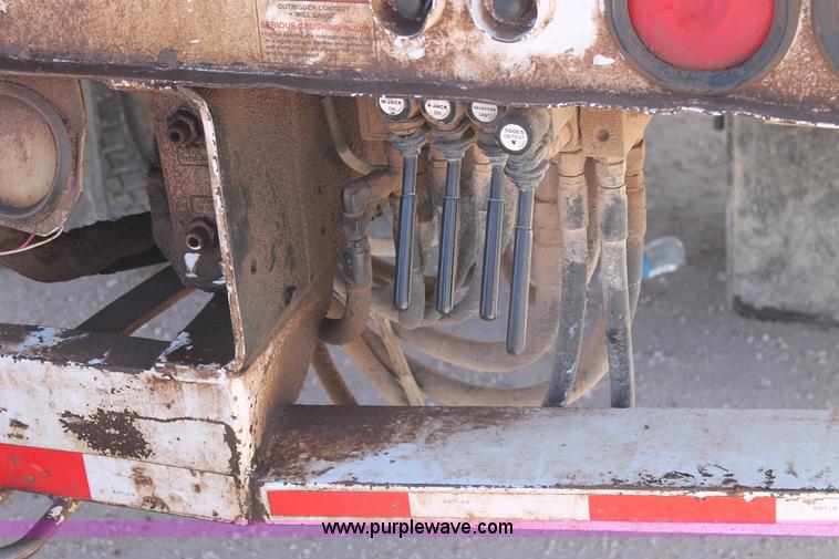 image for item L4466 2005 Ford F750 Super Duty bucket truck