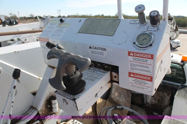 image for item L4466 2005 Ford F750 Super Duty bucket truck