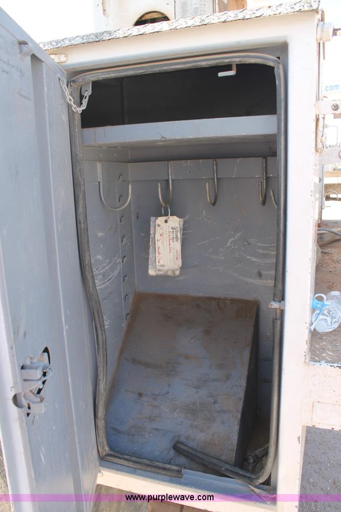 image for item L4466 2005 Ford F750 Super Duty bucket truck