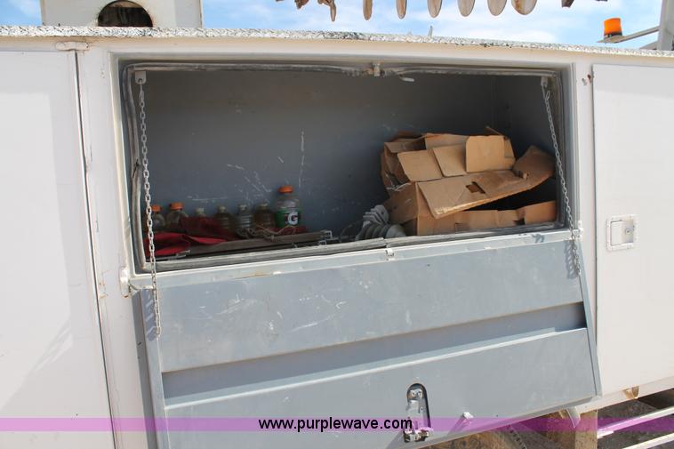 image for item L4466 2005 Ford F750 Super Duty bucket truck