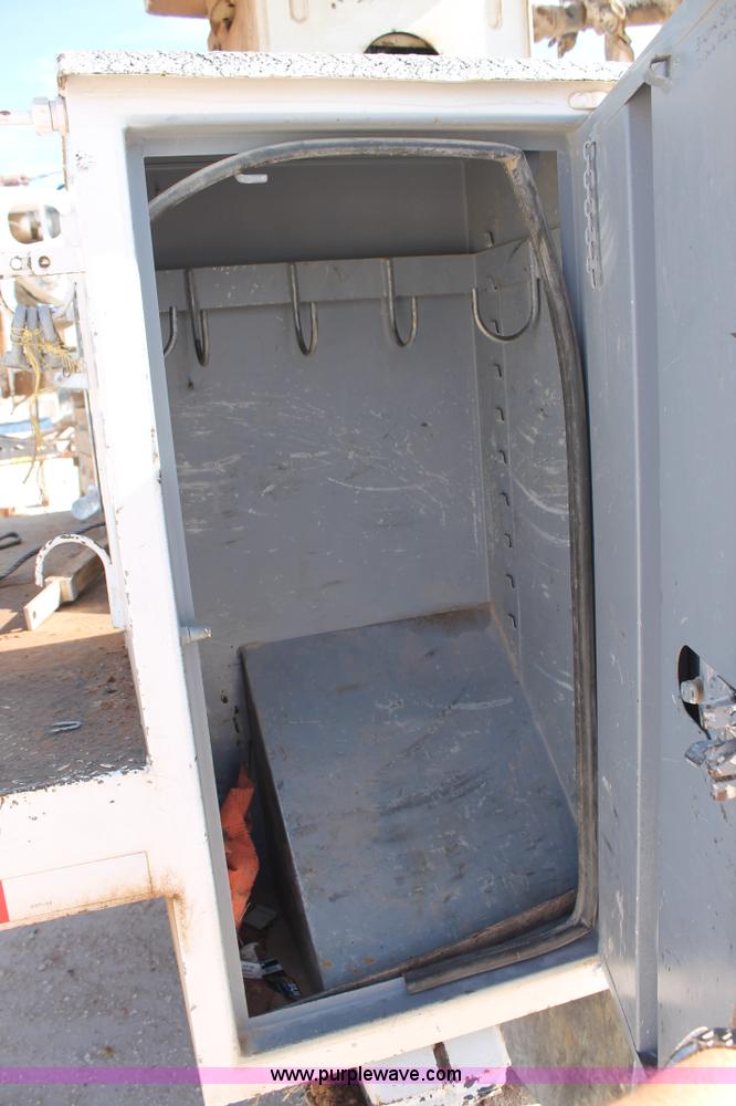 image for item L4466 2005 Ford F750 Super Duty bucket truck