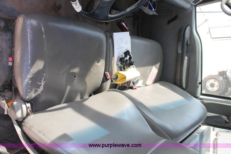 image for item L4466 2005 Ford F750 Super Duty bucket truck