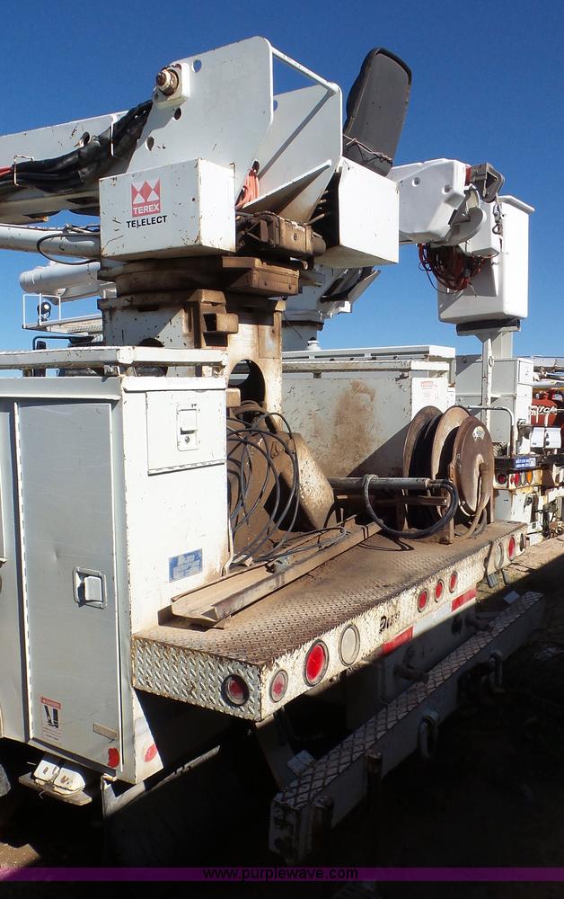 image for item L4478 2001 International 4900 digger derrick truck