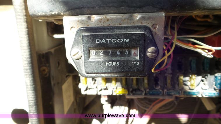 image for item L4478 2001 International 4900 digger derrick truck