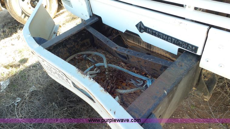 image for item L4478 2001 International 4900 digger derrick truck