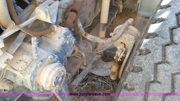 image for item L4478 2001 International 4900 digger derrick truck