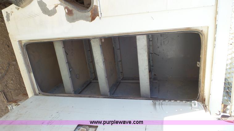 image for item L4478 2001 International 4900 digger derrick truck