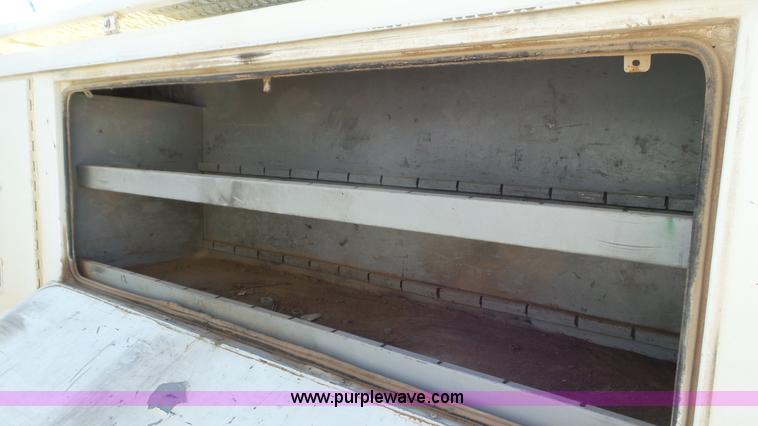 image for item L4478 2001 International 4900 digger derrick truck