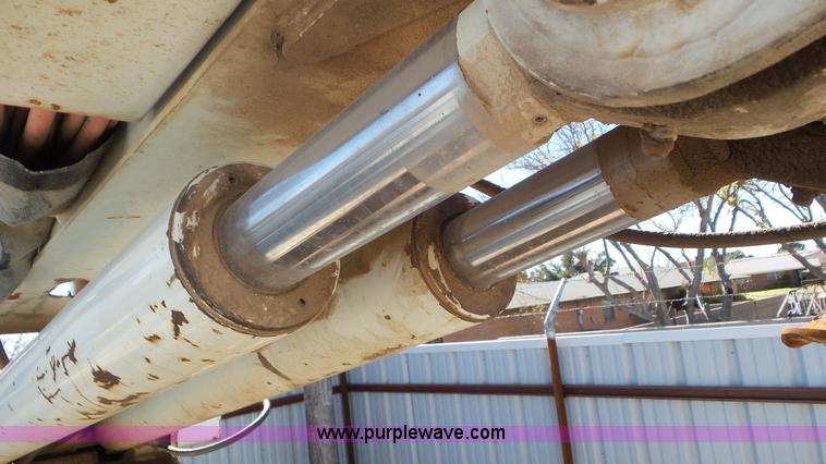 image for item L4478 2001 International 4900 digger derrick truck