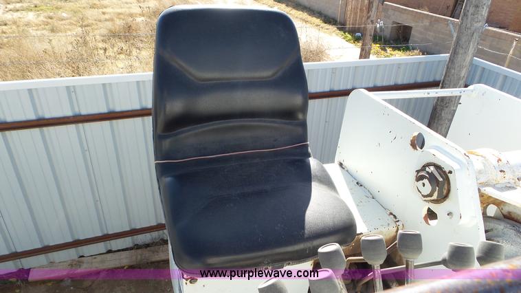 image for item L4478 2001 International 4900 digger derrick truck