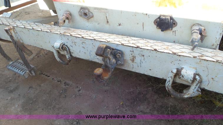 image for item L4478 2001 International 4900 digger derrick truck