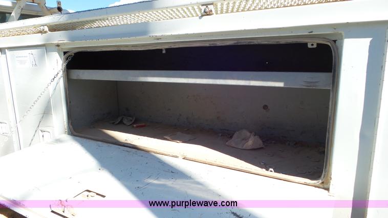 image for item L4478 2001 International 4900 digger derrick truck