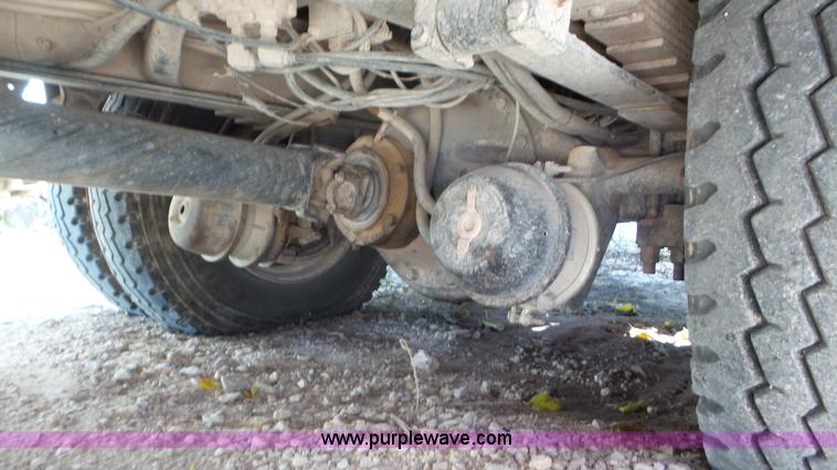 image for item L4478 2001 International 4900 digger derrick truck