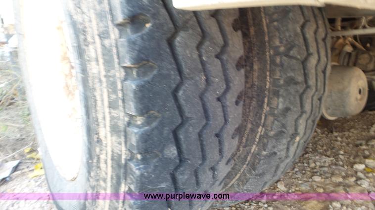 image for item L4478 2001 International 4900 digger derrick truck