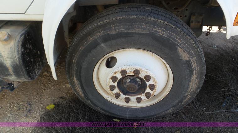 image for item L4478 2001 International 4900 digger derrick truck