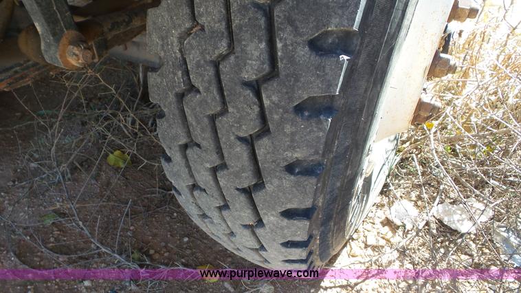 image for item L4478 2001 International 4900 digger derrick truck