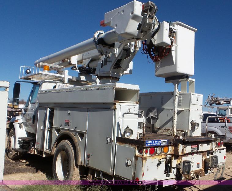 image for item L4479 2007 International 4300 bucket truck