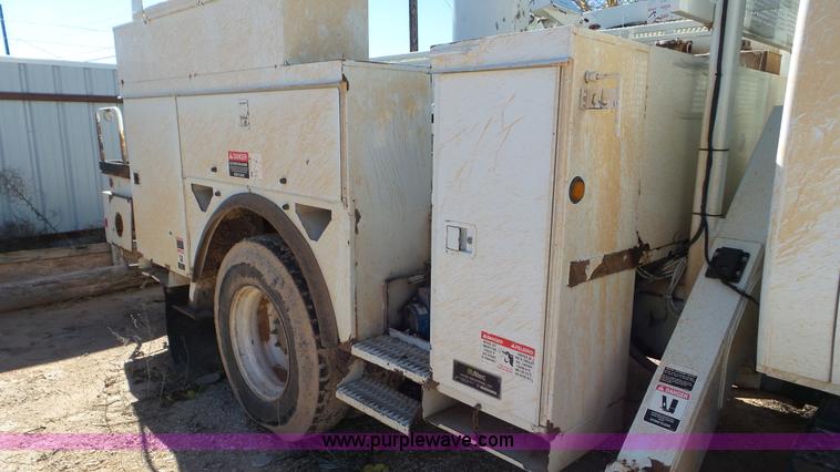 image for item L4479 2007 International 4300 bucket truck