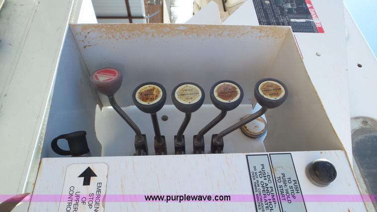 image for item L4479 2007 International 4300 bucket truck