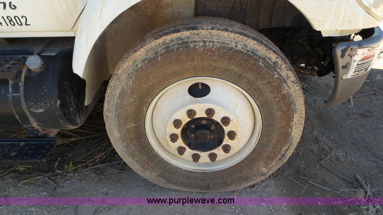 image for item L4479 2007 International 4300 bucket truck