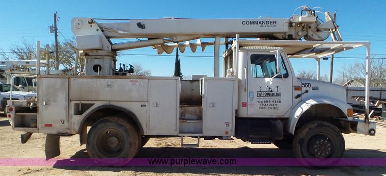 image for item L4482 2001 International 4800 digger derrick truck