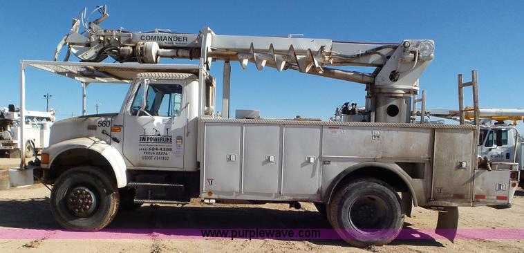 image for item L4482 2001 International 4800 digger derrick truck