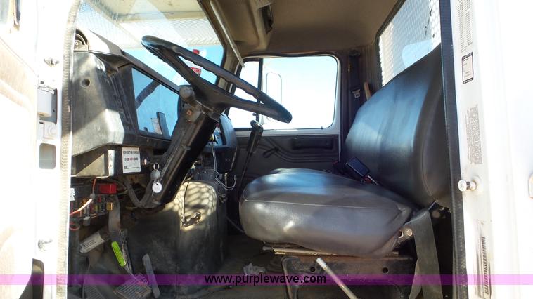 image for item L4482 2001 International 4800 digger derrick truck