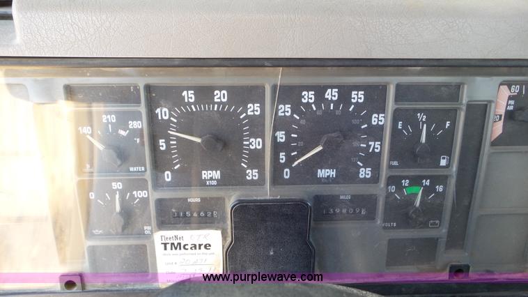 image for item L4482 2001 International 4800 digger derrick truck